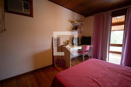 Casa de condomínio à venda com 460m², 4 quartos e 2 vagas Casa de condomínio à venda com 460m², 4 quartos e 2 vagasQuarto 2