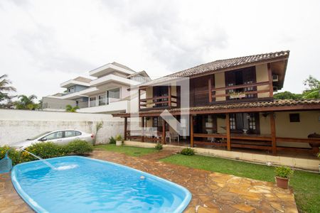 Casa de condomínio à venda com 460m², 4 quartos e 2 vagas Casa de condomínio à venda com 460m², 4 quartos e 2 vagasQuintal