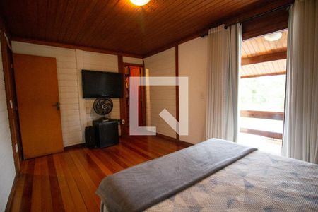 Casa de condomínio à venda com 460m², 4 quartos e 2 vagas Casa de condomínio à venda com 460m², 4 quartos e 2 vagasSuíte