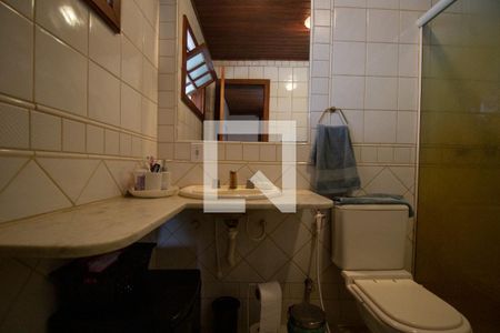 Casa de condomínio à venda com 460m², 4 quartos e 2 vagas Casa de condomínio à venda com 460m², 4 quartos e 2 vagasBanheiro da Suíte