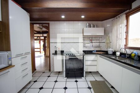 Casa de condomínio à venda com 460m², 4 quartos e 2 vagas Casa de condomínio à venda com 460m², 4 quartos e 2 vagasCozinha e Área de Serviço