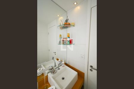 Apartamento à venda com 61m², 2 quartos e 1 vaga Apartamento à venda com 61m², 2 quartos e 1 vagaBanheiro