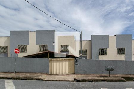 Apartamento para alugar com 55m², 2 quartos e 1 vagaFachada