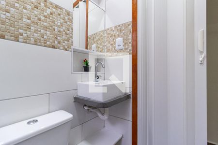 Banheiro de casa para alugar com 1 quarto, 55m² em Helena Maria, Osasco