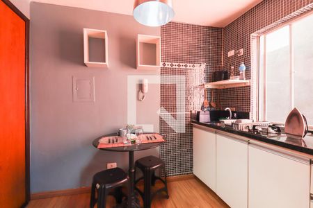Sala/Cozinha de kitnet/studio para alugar com 1 quarto, 20m² em Centro, Curitiba