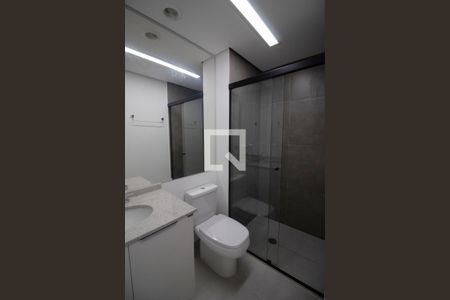Banheiro de apartamento para alugar com 1 quarto, 27m² em Pinheiros, São Paulo