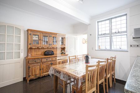 Casa à venda com 200m², 3 quartos e 2 vagasCozinha e Área de Serviço