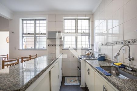 Casa à venda com 200m², 3 quartos e 2 vagasCozinha e Área de Serviço