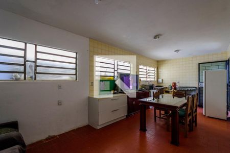 Casa à venda com 320m², 4 quartos e 2 vagas Casa à venda com 320m², 4 quartos e 2 vagasCozinha