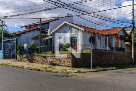 Casa à venda com 320m², 4 quartos e 2 vagas Casa à venda com 320m², 4 quartos e 2 vagasFachada