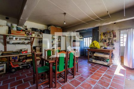 Casa à venda com 320m², 4 quartos e 2 vagas Casa à venda com 320m², 4 quartos e 2 vagasChurrasqueira