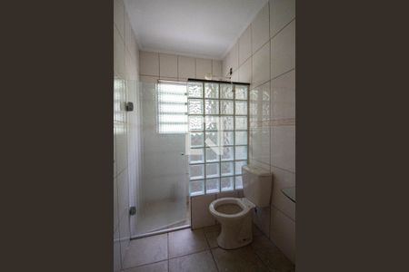 Casa à venda com 180m², 3 quartos e 2 vagas Casa à venda com 180m², 3 quartos e 2 vagasBanheiro