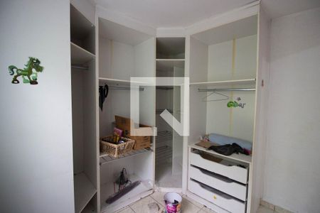 Casa à venda com 180m², 3 quartos e 2 vagas Casa à venda com 180m², 3 quartos e 2 vagasCloset do quarto 1