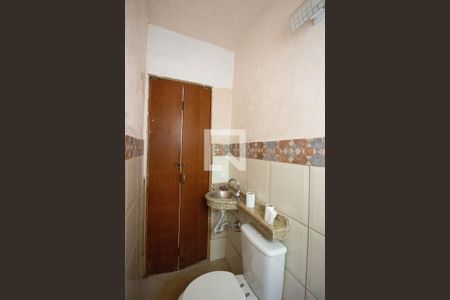 Casa à venda com 180m², 3 quartos e 2 vagas Casa à venda com 180m², 3 quartos e 2 vagasBanheiro da Suíte