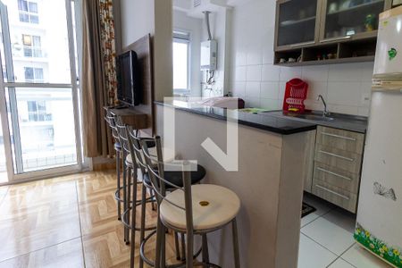 Detalhe da sala de apartamento para alugar com 2 quartos, 48m² em Ocian, Praia Grande