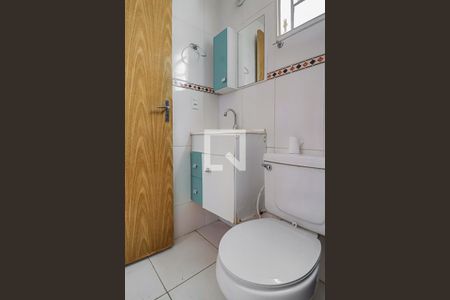 Banheiro de apartamento para alugar com 2 quartos, 45m² em Santa Cruz, Belo Horizonte