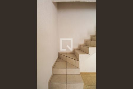 Escada de casa de condomínio para alugar com 1 quarto, 30m² em Quarta Parada, São Paulo