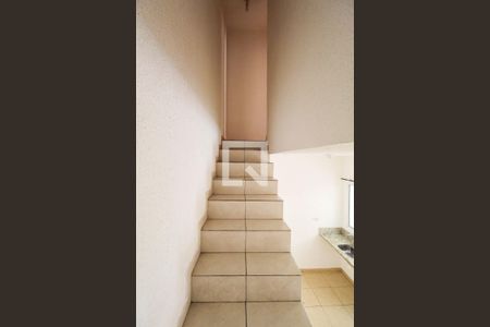 Escada de casa de condomínio para alugar com 1 quarto, 30m² em Quarta Parada, São Paulo