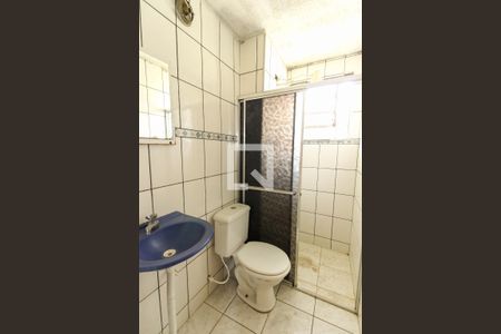 Banheiro de apartamento para alugar com 2 quartos, 53m² em Morro Branco, Itaquaquecetuba