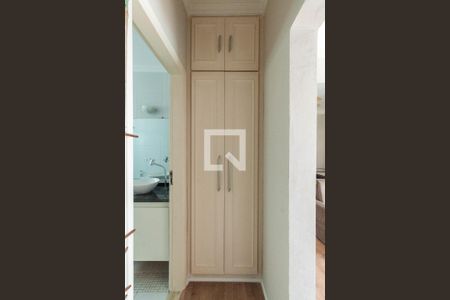 Corredor - roupeiro de apartamento para alugar com 2 quartos, 70m² em Pinheiros, São Paulo