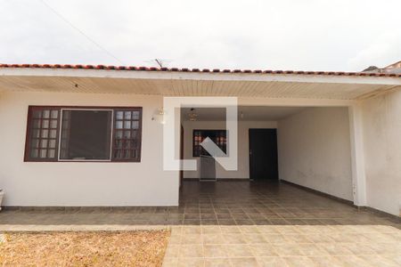 Casa para alugar com 130m², 3 quartos e 3 vagas Casa para alugar com 130m², 3 quartos e 3 vagasFachada