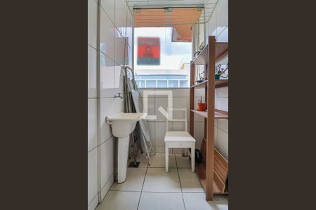 Apartamento para alugar com 55m², 2 quartos e sem vagaCozinha e Área de Serviço