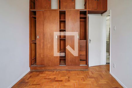 Quarto 1 de apartamento para alugar com 2 quartos, 55m² em Santo Antônio, Belo Horizonte