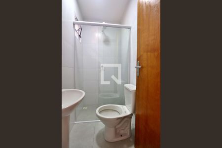 Banheiro de kitnet/studio para alugar com 1 quarto, 36m² em Vila Palmares, Santo André