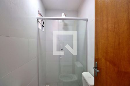 Banheiro de kitnet/studio para alugar com 1 quarto, 36m² em Vila Palmares, Santo André