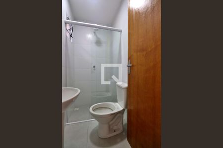 Banheiro de kitnet/studio para alugar com 1 quarto, 36m² em Vila Palmares, Santo André