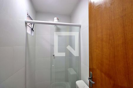 Banheiro de kitnet/studio para alugar com 1 quarto, 36m² em Vila Palmares, Santo André