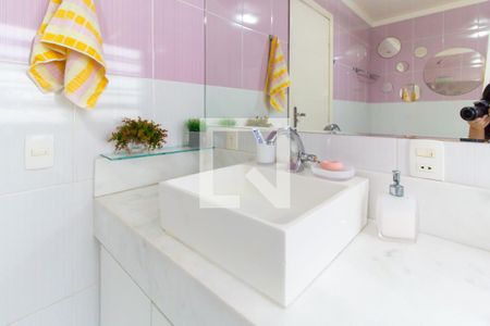 Casa à venda com 150m², 4 quartos e 8 vagasBanheiro 