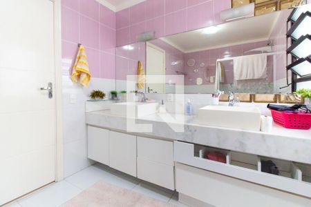 Casa à venda com 150m², 4 quartos e 8 vagasBanheiro 