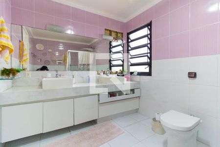 Casa à venda com 150m², 4 quartos e 8 vagasBanheiro 