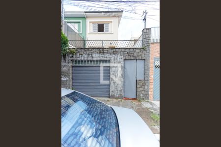 Casa à venda com 180m², 3 quartos e 3 vagas Casa à venda com 180m², 3 quartos e 3 vagasFachada