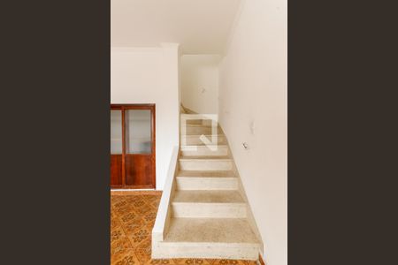 Casa à venda com 180m², 3 quartos e 3 vagas Casa à venda com 180m², 3 quartos e 3 vagasEscada Quartos