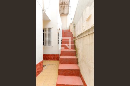 Casa à venda com 180m², 3 quartos e 3 vagas Casa à venda com 180m², 3 quartos e 3 vagasEscada Área de Serviço