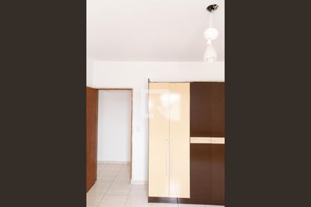 Casa à venda com 242m², 4 quartos e 2 vagas Casa à venda com 242m², 4 quartos e 2 vagasQuarto 2