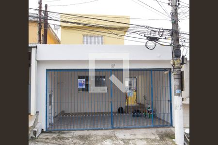 Casa à venda com 242m², 4 quartos e 2 vagas Casa à venda com 242m², 4 quartos e 2 vagasFachada