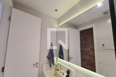 Apartamento à venda com 77m², 2 quartos e 1 vaga Apartamento à venda com 77m², 2 quartos e 1 vagaBanheiro