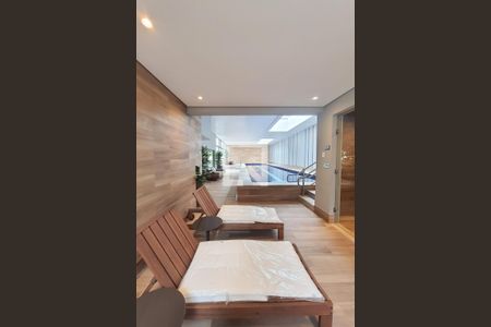 Apartamento à venda com 255m², 4 quartos e 4 vagas Apartamento à venda com 255m², 4 quartos e 4 vagasÁrea comum - Piscina