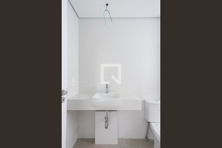 Apartamento à venda com 255m², 4 quartos e 4 vagas Apartamento à venda com 255m², 4 quartos e 4 vagasBanheiro da Suíte 1