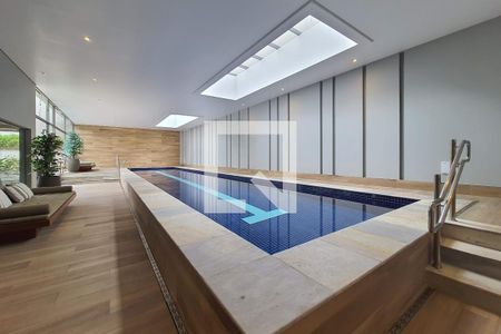 Apartamento à venda com 255m², 4 quartos e 4 vagas Apartamento à venda com 255m², 4 quartos e 4 vagasÁrea comum - Piscina