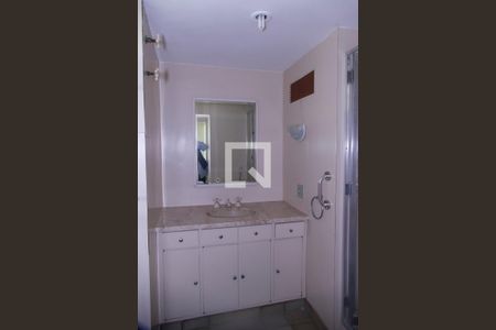 Apartamento à venda com 285m², 4 quartos e 2 vagas Apartamento à venda com 285m², 4 quartos e 2 vagasSuíte banheiro