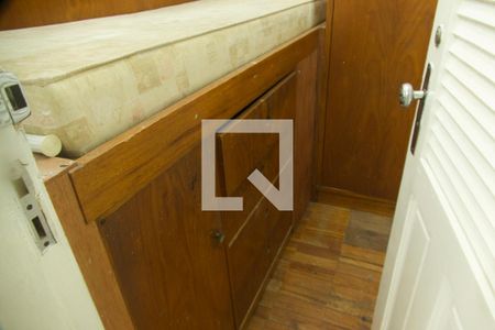 Apartamento à venda com 285m², 4 quartos e 2 vagas Apartamento à venda com 285m², 4 quartos e 2 vagasQuarto serviço