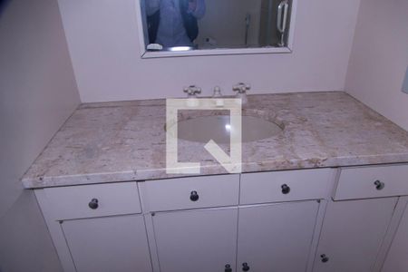 Apartamento à venda com 285m², 4 quartos e 2 vagas Apartamento à venda com 285m², 4 quartos e 2 vagasSuíte banheiro
