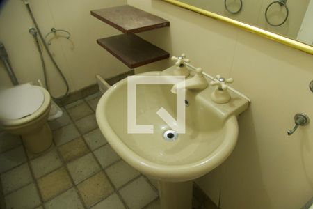 Apartamento à venda com 285m², 4 quartos e 2 vagas Apartamento à venda com 285m², 4 quartos e 2 vagasSuíte banheiro