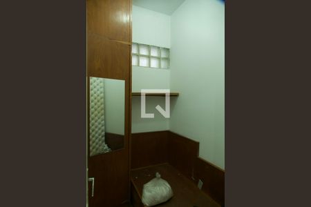 Apartamento à venda com 285m², 4 quartos e 2 vagas Apartamento à venda com 285m², 4 quartos e 2 vagasQuarto serviço