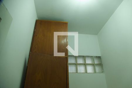 Apartamento à venda com 285m², 4 quartos e 2 vagas Apartamento à venda com 285m², 4 quartos e 2 vagasQuarto serviço