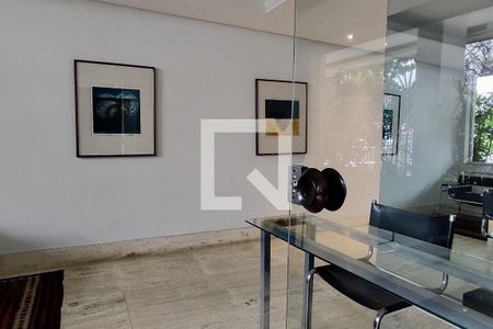 Apartamento à venda com 285m², 4 quartos e 2 vagas Apartamento à venda com 285m², 4 quartos e 2 vagasPortaria